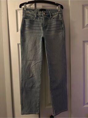 White House Black Market Straight Leg Jeans – Light Wash – Size 00